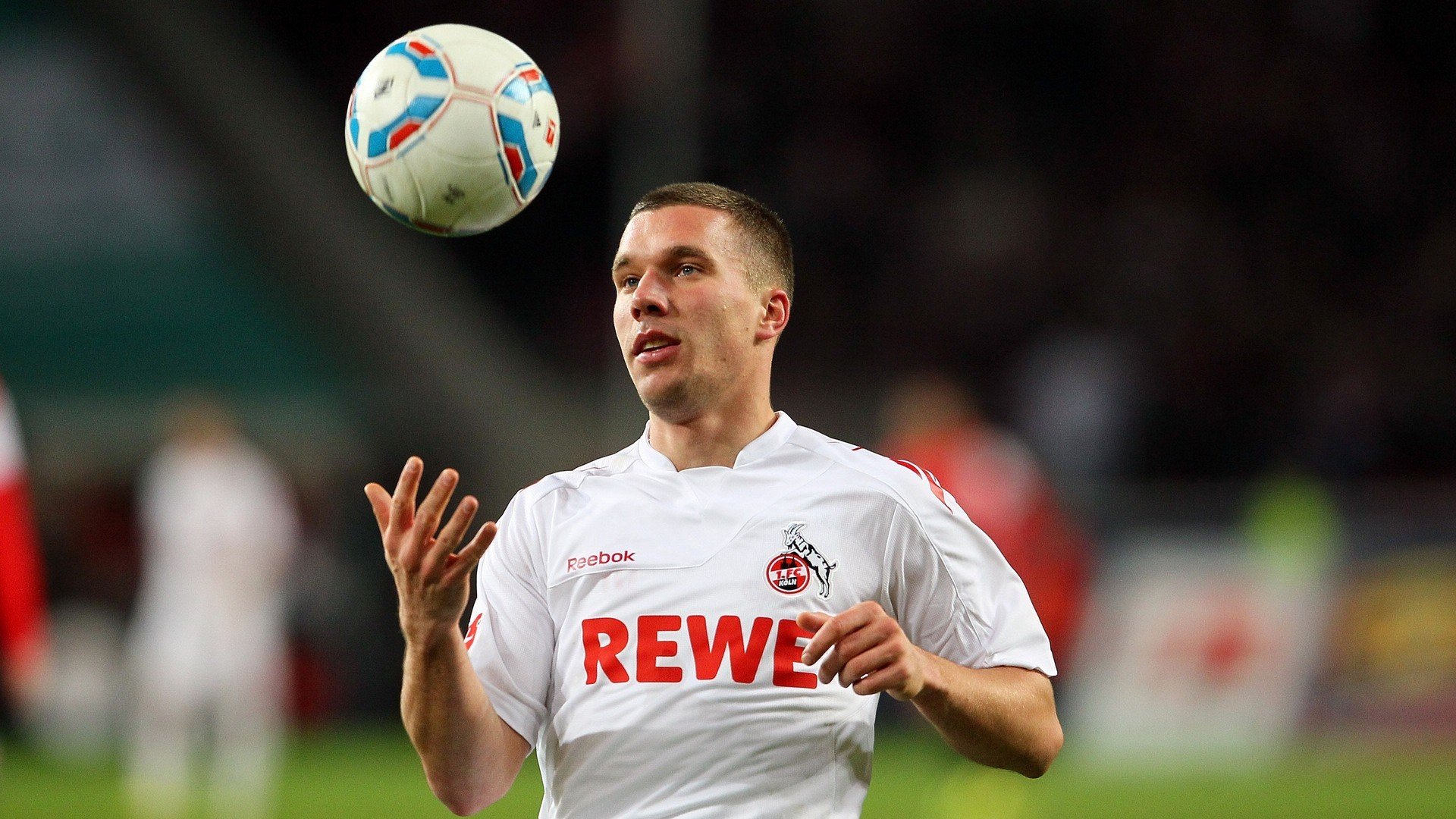 欧冠决赛焦点战背后的洪都拉斯收割波兰，足球全球化下的资本暗流