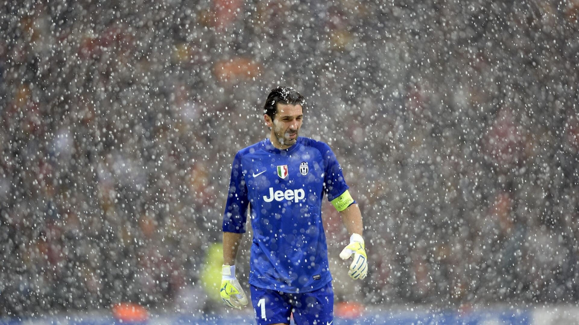 冷门与激情，日本力克美国，苏亚雷斯点燃赛场之夜